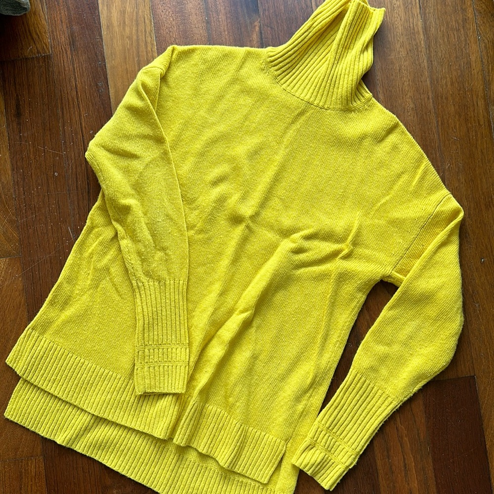 J.Crew Yellow Turtle Neck Sweater 40% Wool Size S